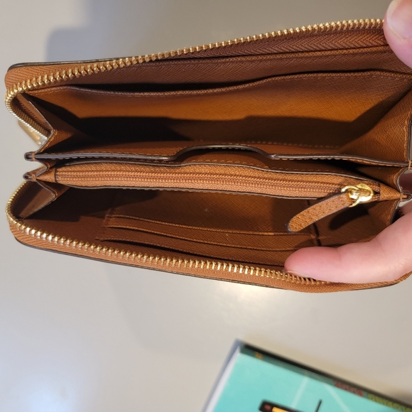 Michael Kors purse and wallet - Picture 10 of 10